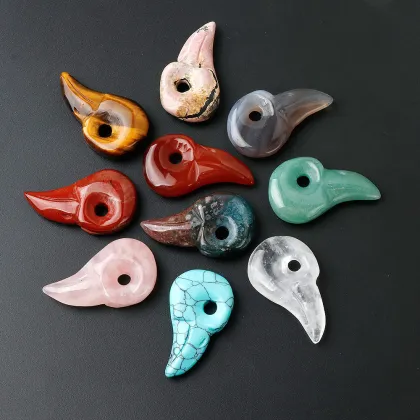 Fashion Natural Hand Carved Raven Crystal Skull Pendant