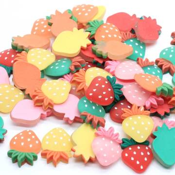 Wholesale Mini perline di frutta a forma di fragola all&#39;ingrosso Slime per bambini Decorazioni per giocattoli fai-da-te Accessori per capelli per ragazze Charms