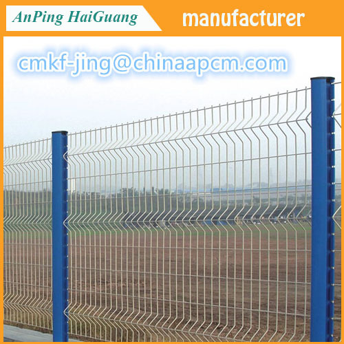 PVC coated welded wire mesh fencing and home garden security fence supplier