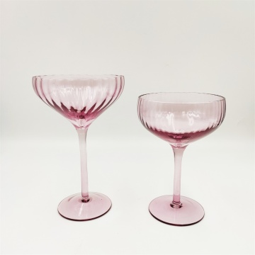 Paarse kleur geribbeld cocktailglas