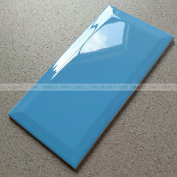 Piastrella da parete in ceramica a dimensioni ridotte al coperto ed esterno
