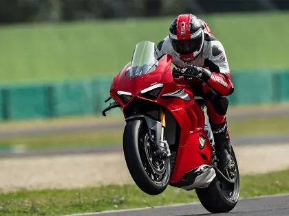 High end Du-cati Motorcycles v4 Racing motorcycle du-cati panigale  v4s