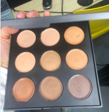 Palet makeup 9-warna yang dapat disesuaikan dengan kontur dan concealer