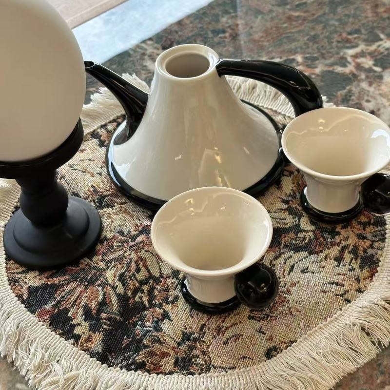 Elegant Ceramic Dinnerware with Smooth Lines and High Gloss
