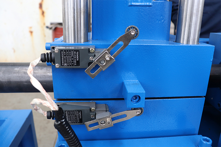 Pipe Head Necking Machine