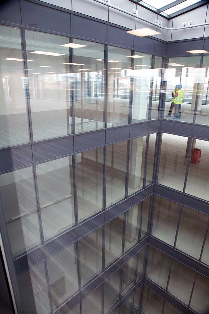 Fire-rated curtain wall glass