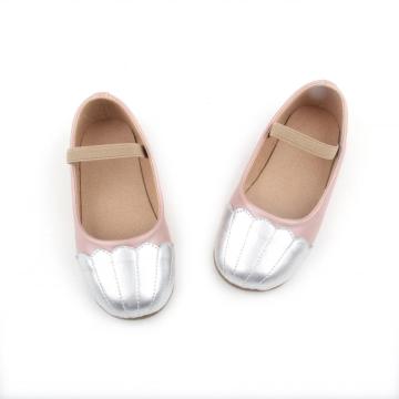Великолепные модельные туфли для маленьких девочек с блестящей ракушкой