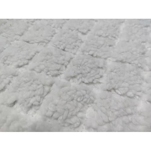 100% polyester Sherpa fleece med präglat tyg