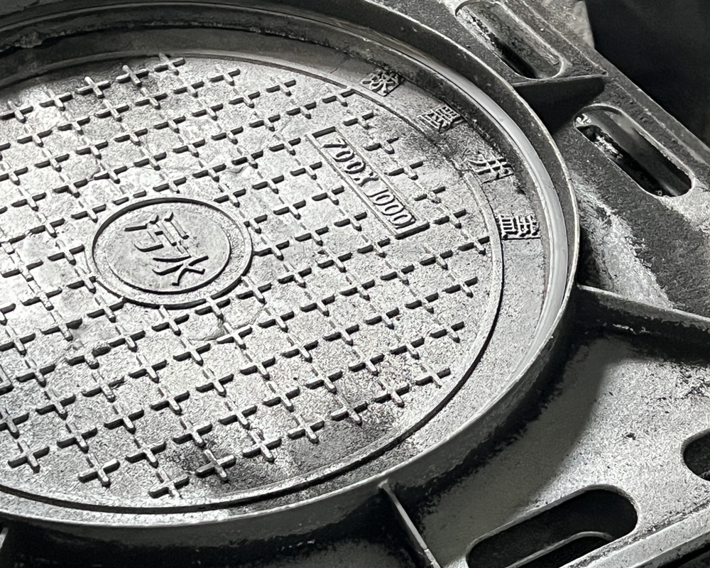 700x1000 manhole cover details