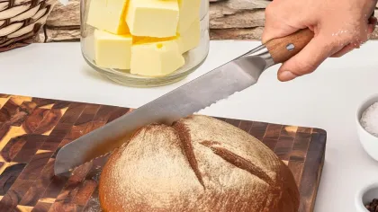 High-Quality Bread Knife for Bakers and Chefs
