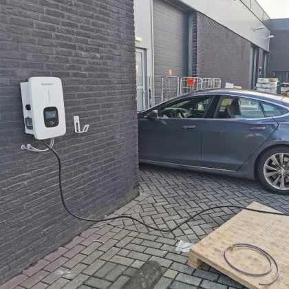 Growatt Wall-Mounted Electric Vehicle (EV) Charging Stations: 3KW, 15KW, and 22KW DC Charging Solutions