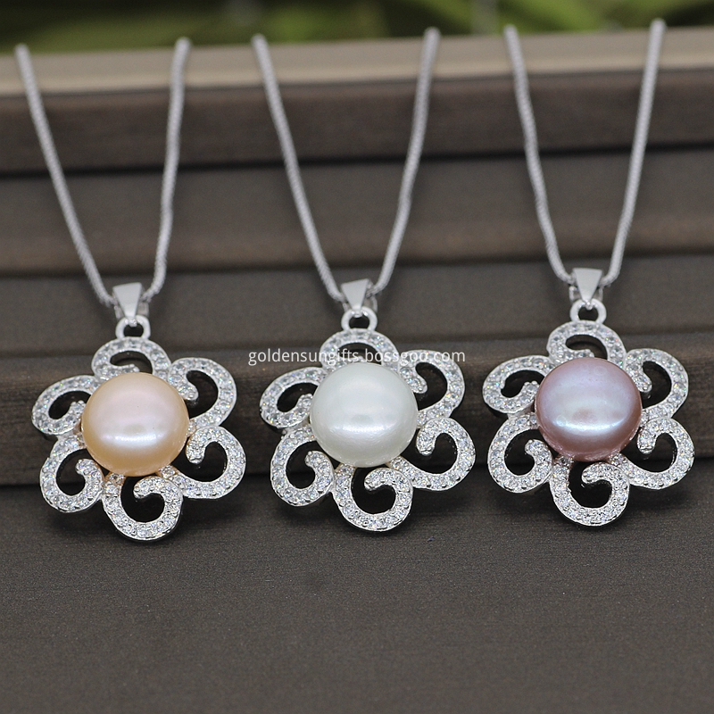 Flower Pearl Pendant