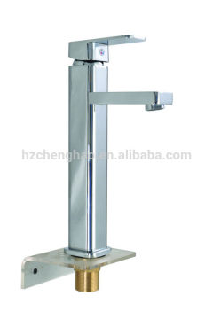 Fashionable basin faucet with single handle