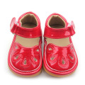 Sapatos Squeaky de Couro Vermelho Quente