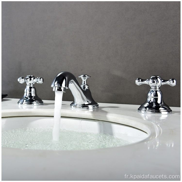 Robinet de lavabo en laiton de salle de bain à plateau chromé