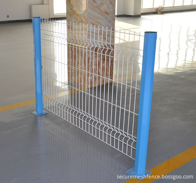 welded wire mesh fence