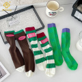 한국 버전 색상 차단 수동 레이블 여성을위한 중간 튜브 양말