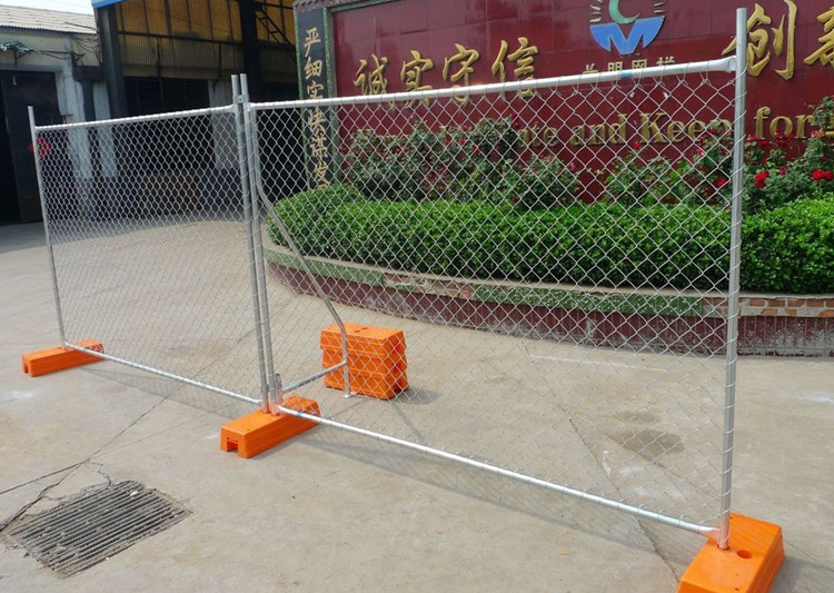chain link fence  (8)