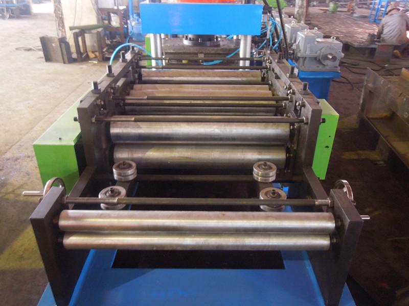 highway guardrail roll forming machine