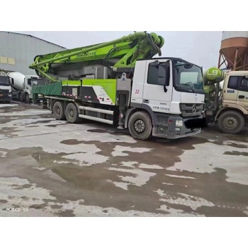 Zoomlion Mercedes-Benz 52-meter Concrete Pump Truck