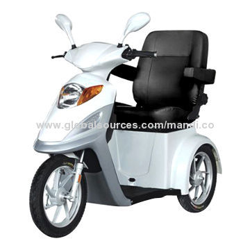 Fast mobility scooters with three wheels, smart display with battery level indicator