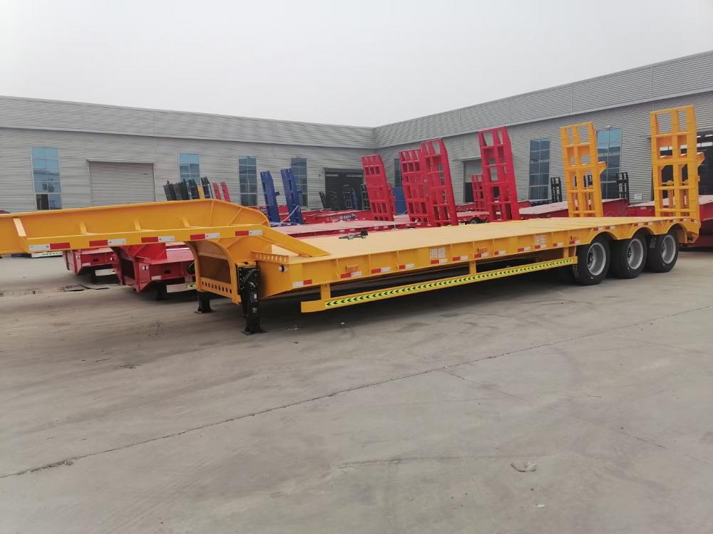 Flatbed Semi Trailer Low Bede Trucks and Travels