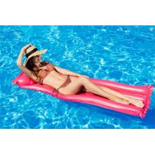 Faire du tapis de piscine de radeau flottant