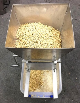3 Roller Grain Mill Barley Grinder Brew Malt Mill with Pine Wooden Base