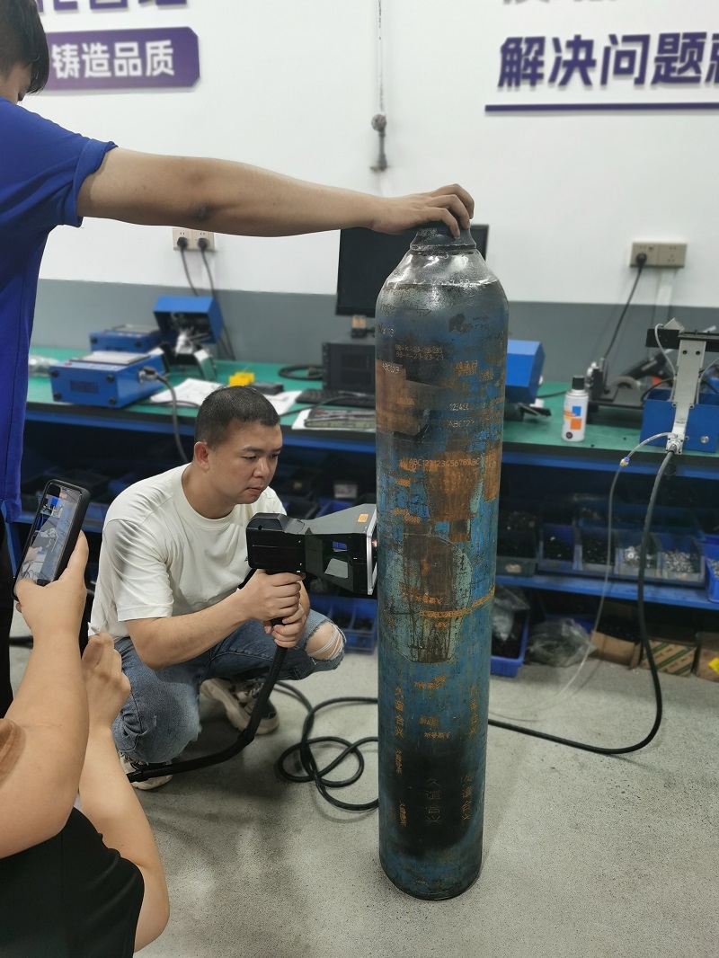 Chuke Intelligent's steel cylinder laser marking machine impressed on-site, with a customer signing a contract immediately after testing, marking a new chapter in the partnership