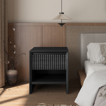 Mevrouw Wood's moderne luxe klassieke handgemaakte stabiel houten nachtkastje met zwarte afwerking: een stijlvolle bedoplossing