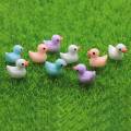 100 Stuks Miniatuur Kleurrijke Eend Eendje Kleine Weiland Standbeeld Beeldje Micro Ambachten Ornament Miniaturen DIY Tuin Decor