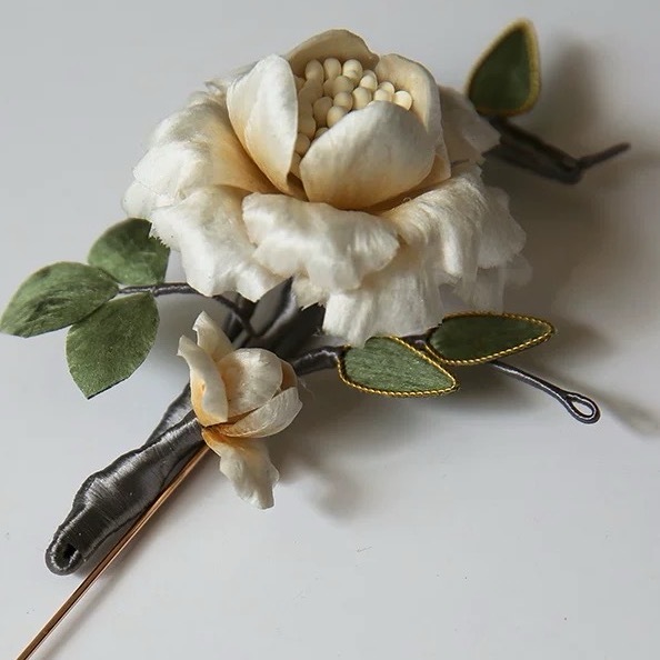 Original design of non-legacy velvet peony brooch