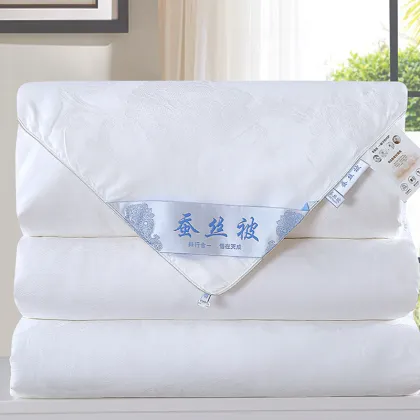Luxury Breathable Mulberry Silk Quilt for All Seasons