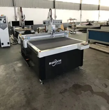 Oscillating knife fabric cutting machine