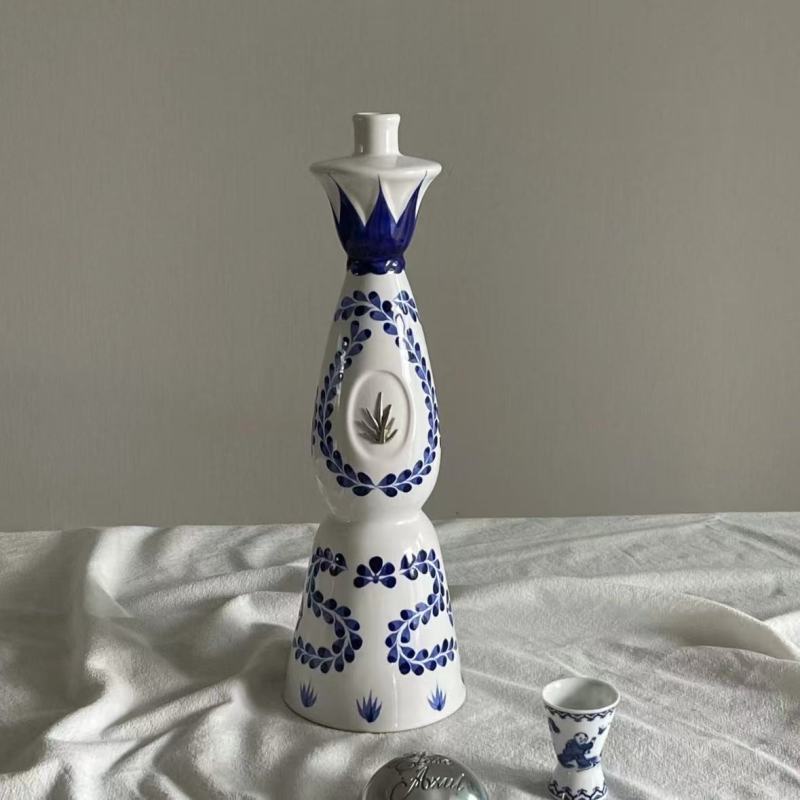 Exquisite Blue and White Five-Finger Design Dinnerware