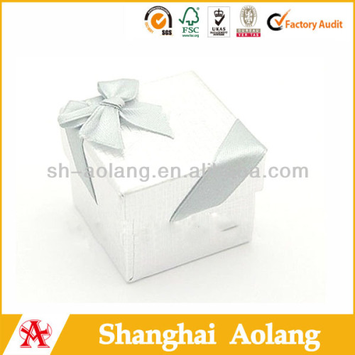 white cardboard gift foldable box packaging