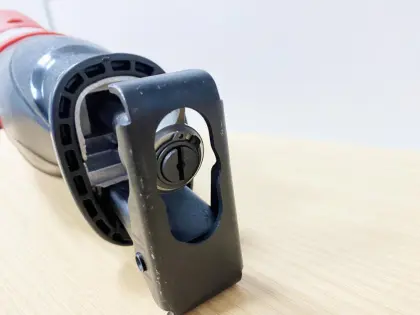 Portable Cordeless Reciprocating Saw for Cutting Tree
