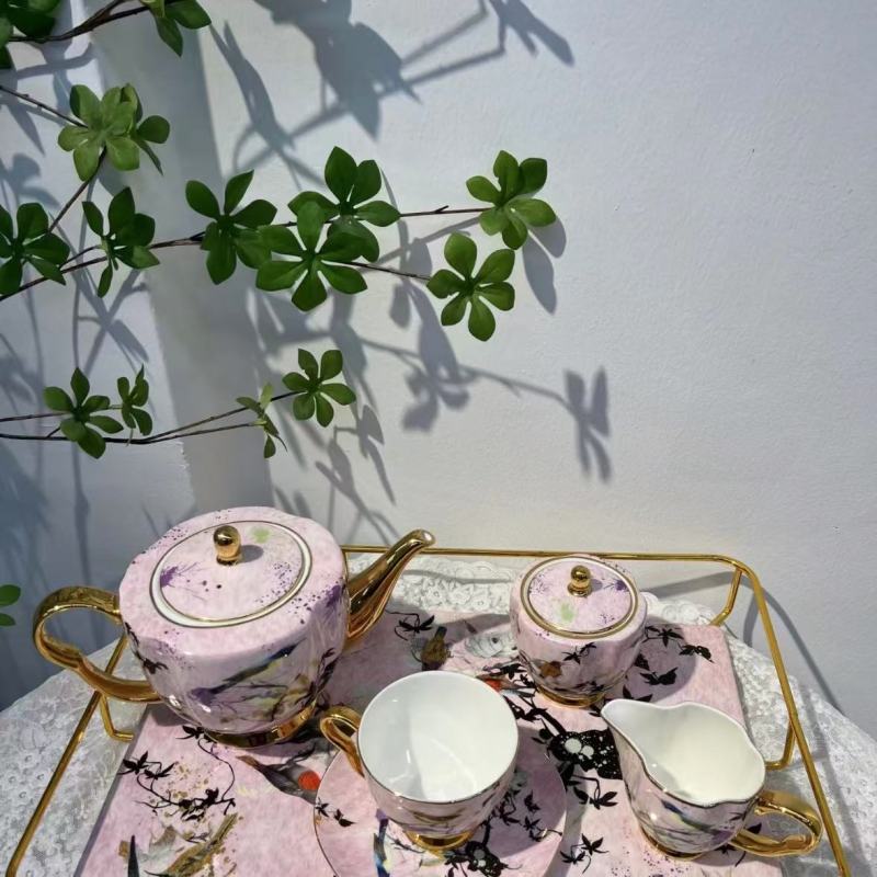 Delicate Sakura-Inspired Luxury Dinnerware