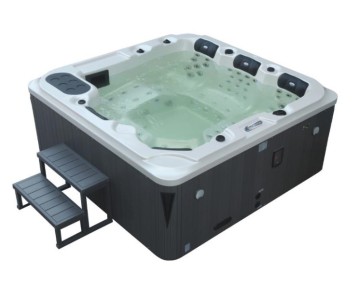 Backyard hottub built in jacuzzi outdoor