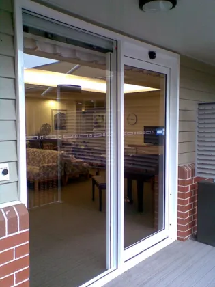 Automatic Sliding Doors for Business Building Entrances