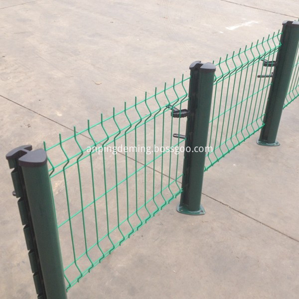 welded wire mesh fence with peach post