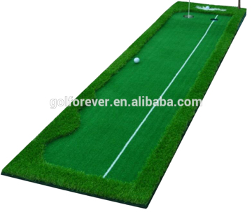 golf putting mat with white aligning