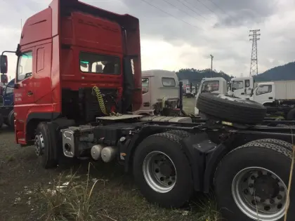 Dongfeng tractor truck 371hp 6x4 tractor truck