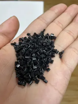 Black flame retardant plastic particles