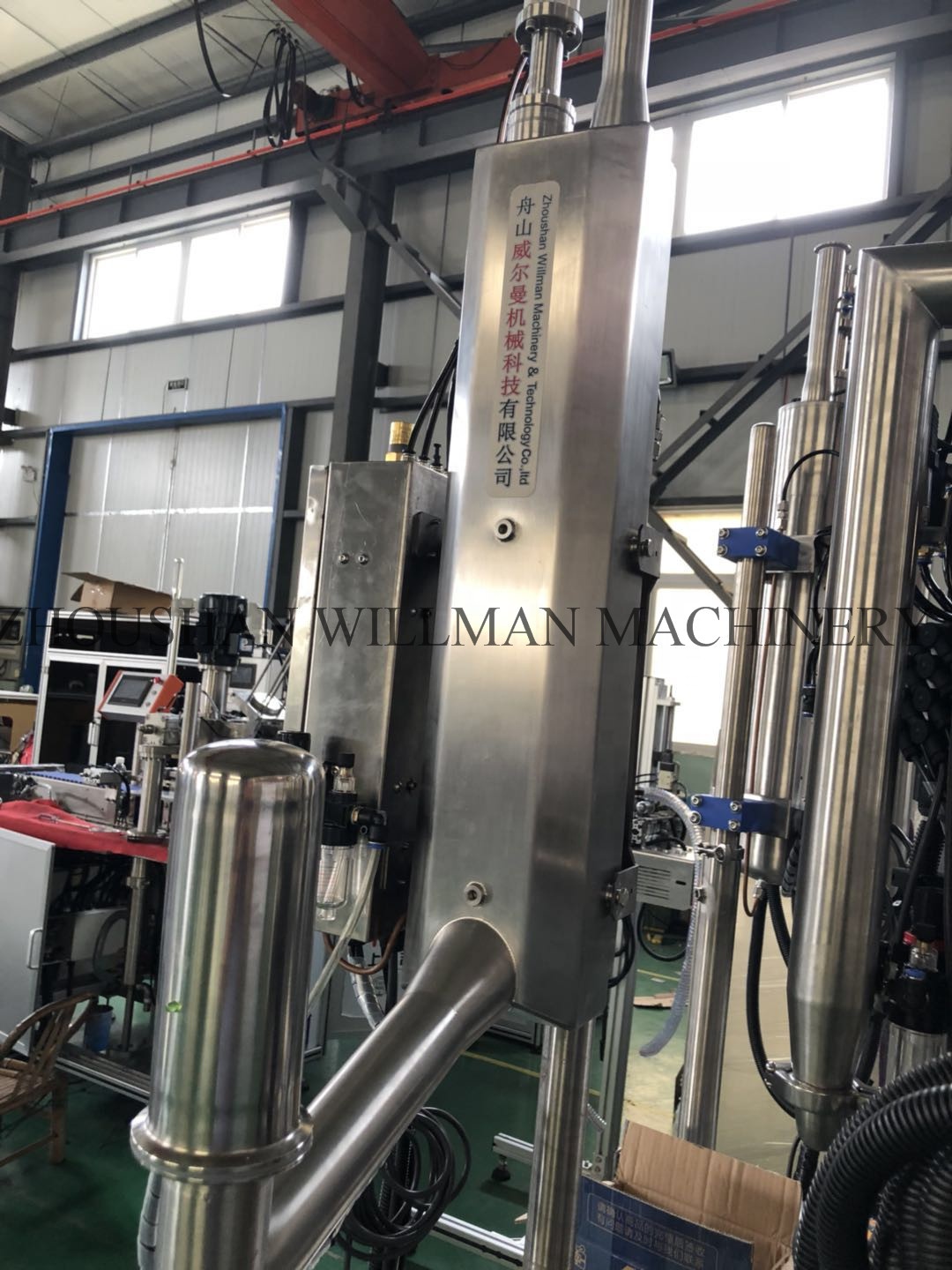 Liquid nitrogen dosing machine for aluminum cans