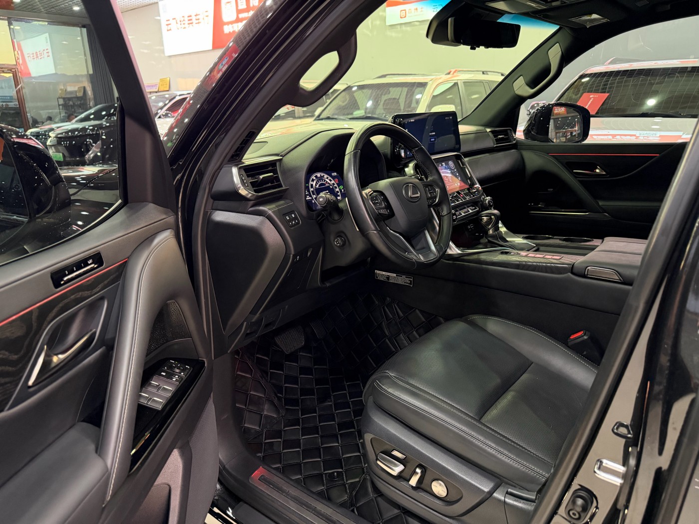 Lexus LX600 2023 model 7-seater Luxury