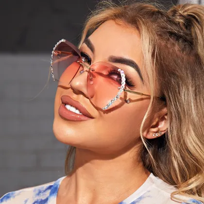 2024 Hot Selling Vintage Diamond Rimless Metal Sunglasses for Women
