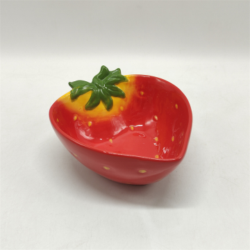 Керамическая миска в форме клубники