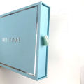Косметическая коробка с настраиваемыми продуктами для ухода за кожей.