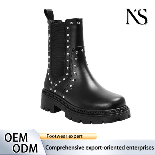 Botas de combate Chelsea con tachuelas totalmente negras para mujer